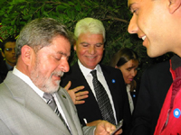 Entregando o projeto Pedalando e Educando para o Lula